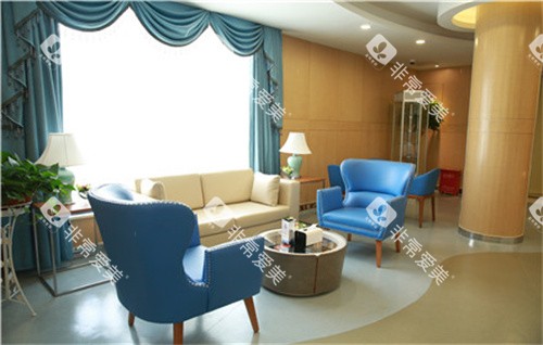 南京美奥口腔门诊部等待区 南京美奥口腔门诊部等待区