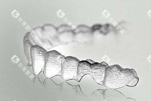 隐适美实物示意图 隐适美实物示意图