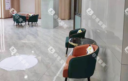 十堰华玉口腔大厅环境实拍图