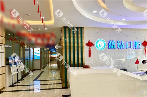 南宁蓝钻口腔前台走廊