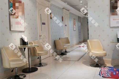 沈阳百嘉丽口腔导诊台候诊区 沈阳百嘉丽口腔导诊台候诊区