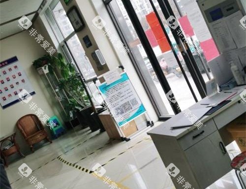 山东潍坊郑氏口腔连锁进门大厅