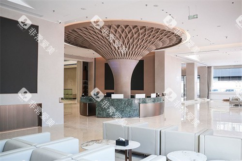 广州美云口腔一楼大厅和休息区