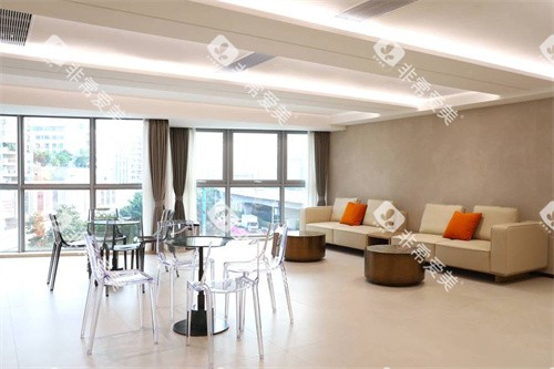 广州曙光美云口腔楼上候诊区