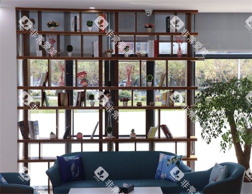 昆明尚爱韩美口腔前卫西路店等候区