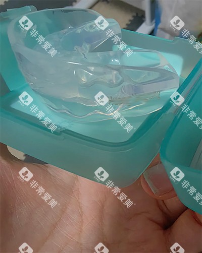 罗慕牙齿矫治器