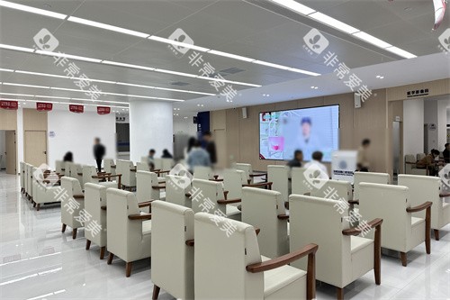 昆明团圆口腔医院大厅休息区