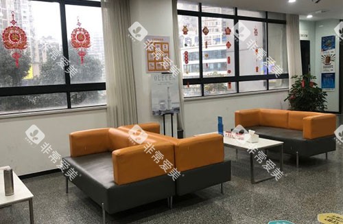 重庆亿佰口腔大厅内部环境实拍图