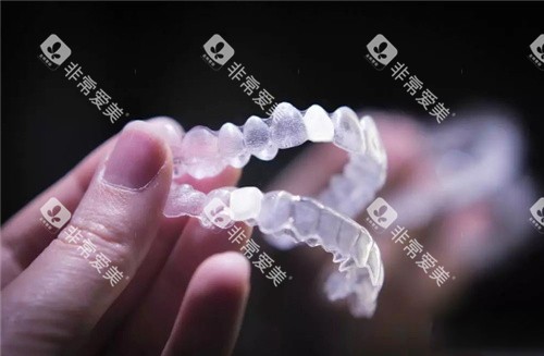 隐形透明牙套图示