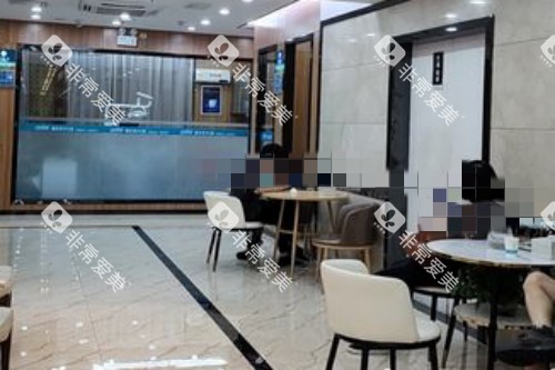 深圳格伦菲尔口腔诊疗区门口休息候诊区 深圳格伦菲尔口腔诊疗区门口休息候诊区