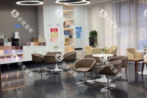 徐州医大鼎植口腔大厅休息区