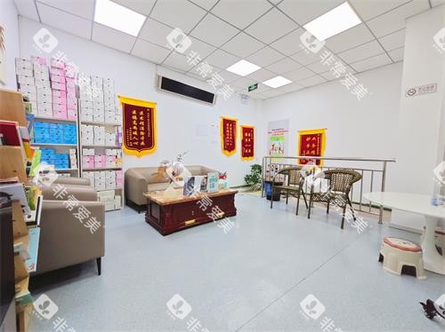 北京恩贝口腔二层候诊区