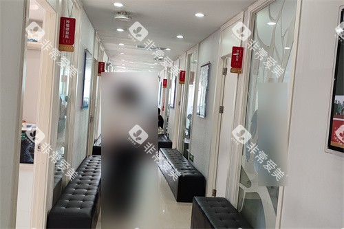 广州广大口腔荔湾院区走廊环境