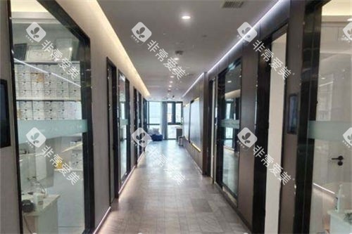 青岛优诺口腔市北总院诊疗区走廊