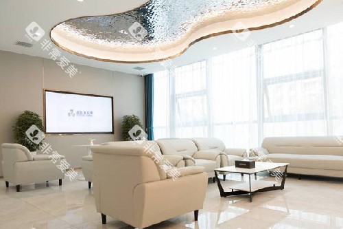 无锡宜兴金铂利口腔候诊区