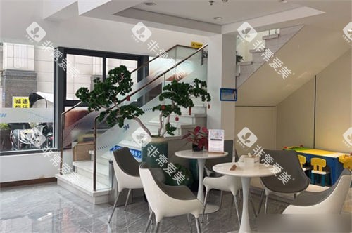 福州维乐口腔星海湾分院休息区