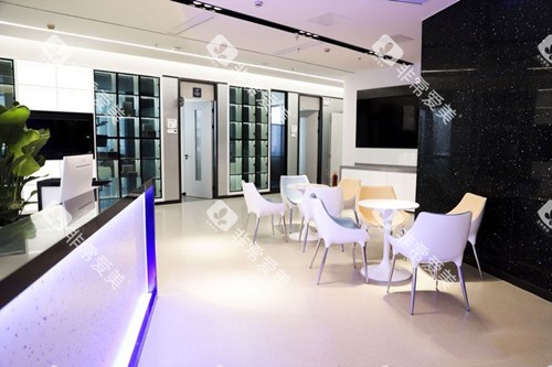 上海黄浦区鼎植口腔(淮海中路店)大厅等待区环境 上海黄浦区鼎植口腔(淮海中路店)大厅等待区环境