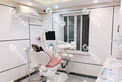 成都武侯百合口腔医院看诊室