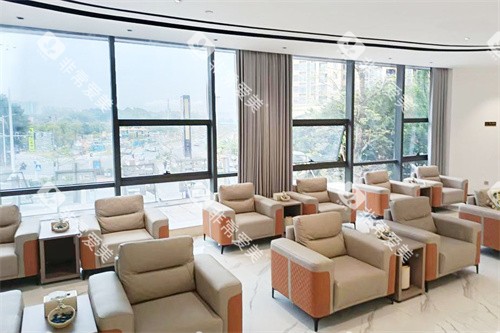 清远中泰口腔等候区