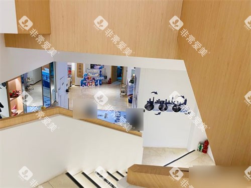 西安弗莱堡口腔一楼大厅及楼梯环境