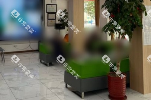 山东威海华怡口腔医院总院大厅