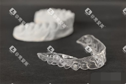 牙齿矫正透明保持器及牙齿模型图