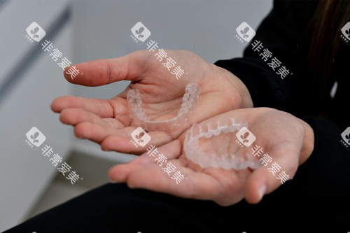 隐形牙套图片 隐形牙套图片