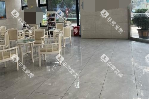 云南省玉溪舒尔口腔门诊部大厅 云南省玉溪舒尔口腔门诊部大厅