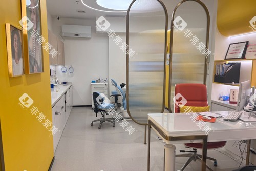 广州德伦口腔海珠总院治疗室图