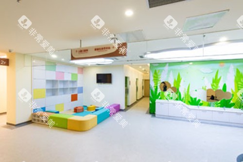 青岛青大口腔儿童候诊区