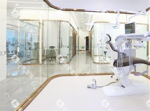 海口爱雅仕口腔大厅图