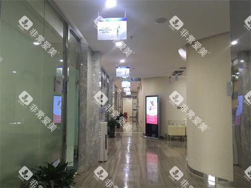 新疆乌鲁木齐美奥口腔天山区光明路旗舰店走廊环境