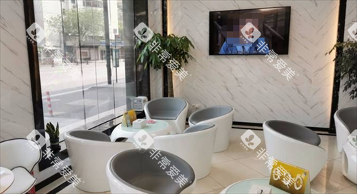 上海松丰口腔悦康店大厅等候区