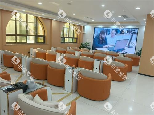 济宁中百口腔医院沙发休息区