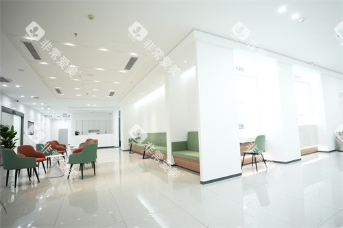成都团圆口腔北站院区大厅环境