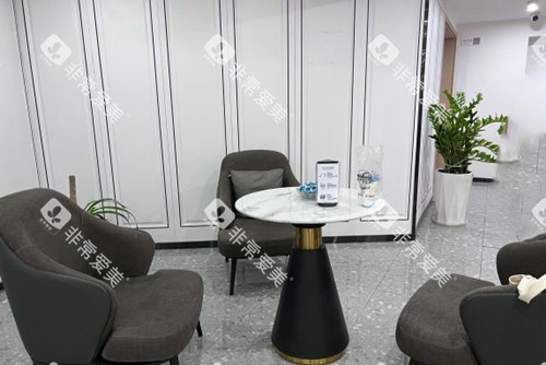 兰州诺贝尔口腔门诊部内部沟通交流区环境