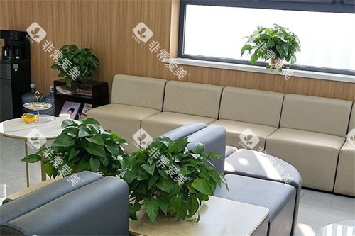 晋城百年口腔休息区