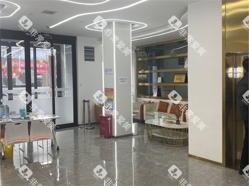 沈阳瑞思口腔门诊部门口环境