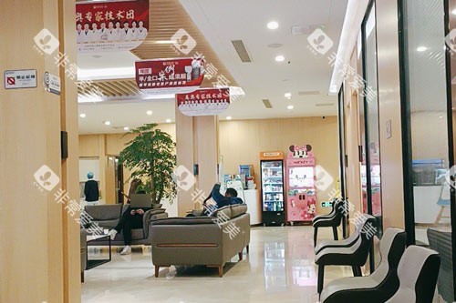 合肥美奥口腔(政务店)治疗室等候区
