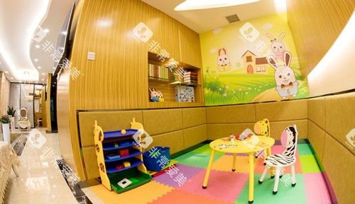 广州德伦口腔儿童玩耍区