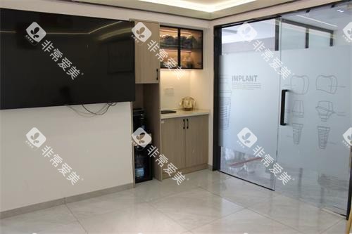 云南曲靖众康口腔入口环境示意图