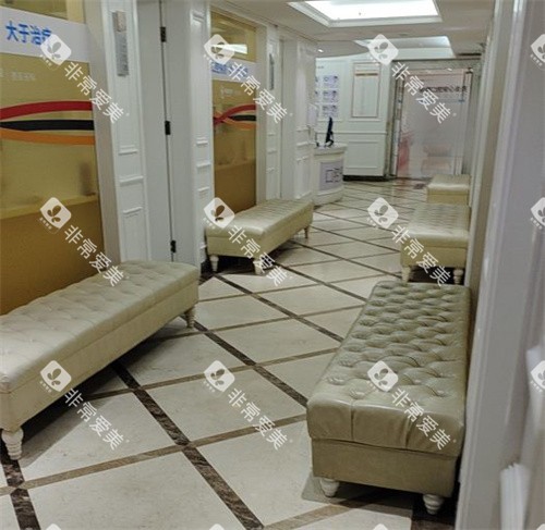 广州柏德口腔的等待区