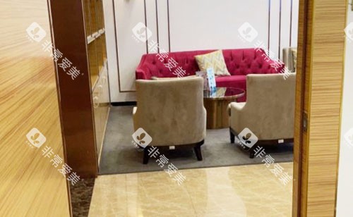 广州德伦口腔看牙等候区