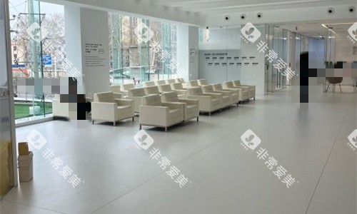 郑州白皮书口腔大厅休息区
