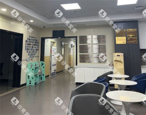 宿迁钟吾医院口腔科大厅的环境