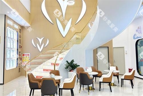 东莞好佰年口腔候诊区