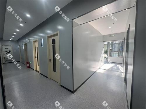 昆明良方口腔诊室外