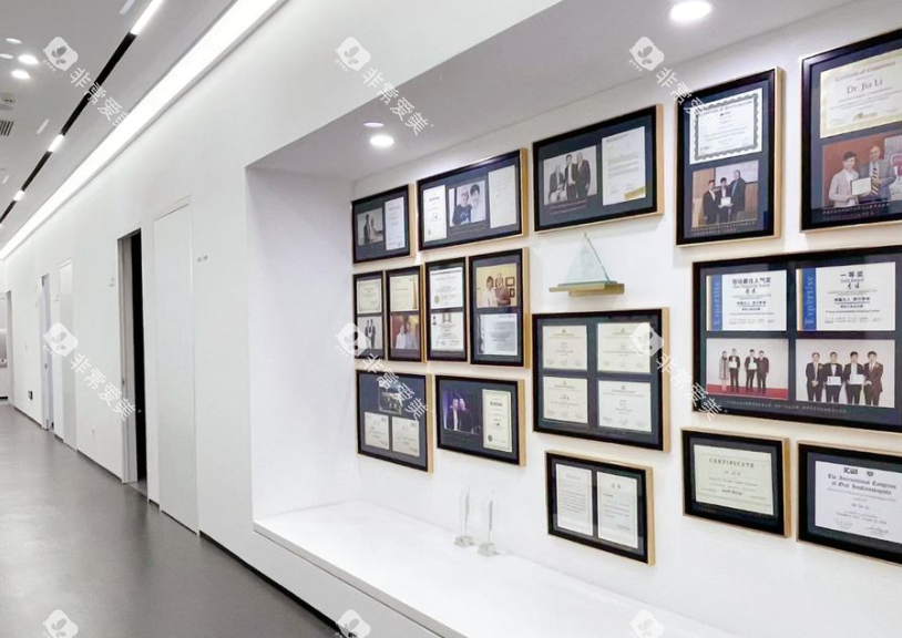 杭州贝佳齿科内部展示墙