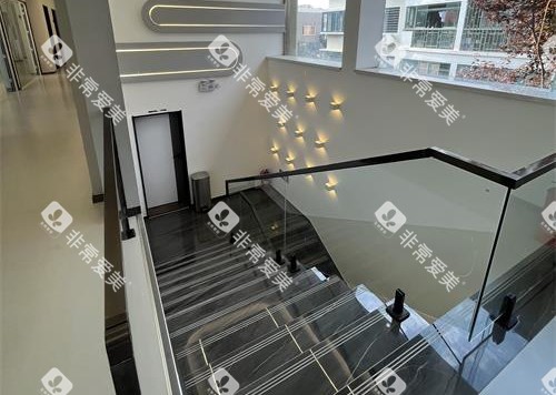 青岛博霖口腔楼梯口 青岛博霖口腔楼梯口