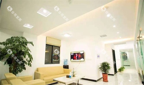 泰州艾齿嘉口腔等待区环境